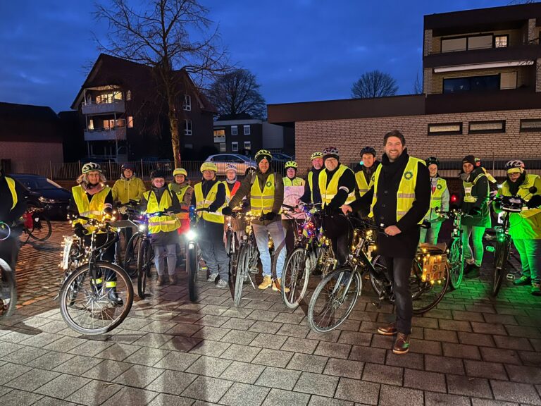 Erfolgreiche Fahrraddemo für Demokratie in Halle (Westf.)