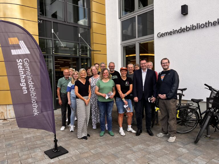 Grüne Halle (Westf.) besuchen die „Bibliothek der Dinge“ in Steinhagen